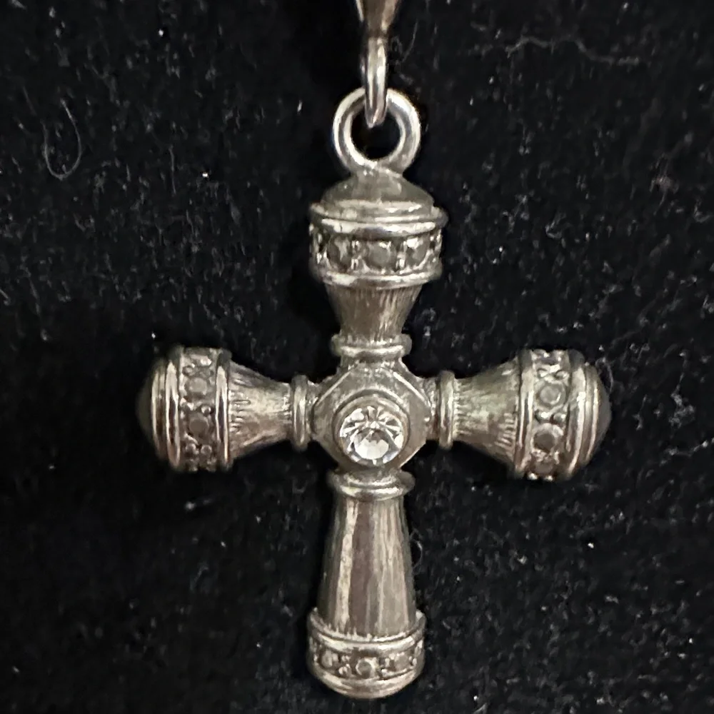Stylish Silver Cross Pendant Necklace